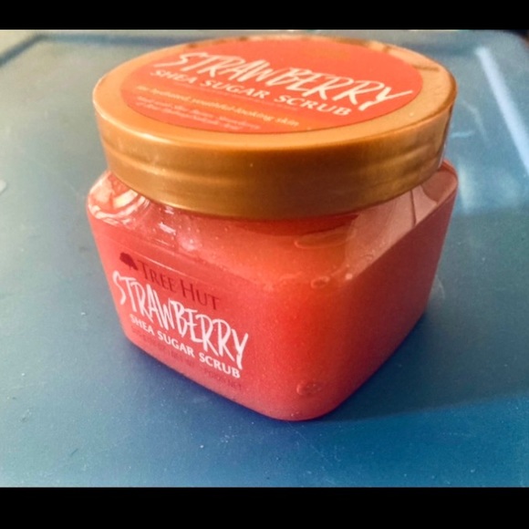 Tree Hut Strawberry Shea Sugar Scrub 18 oz. Exfoliating Hydrating Essential Oils - Picture 16 of 16